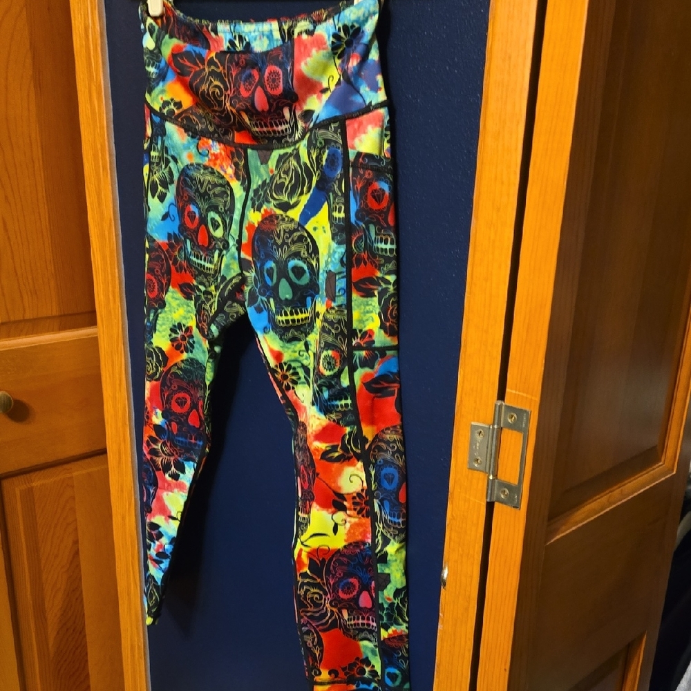 Constantly Varied Gear Colorful Skull Capri MED